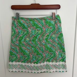 Lilly Pulitzer skirt chomp chomp print size 0 great condition